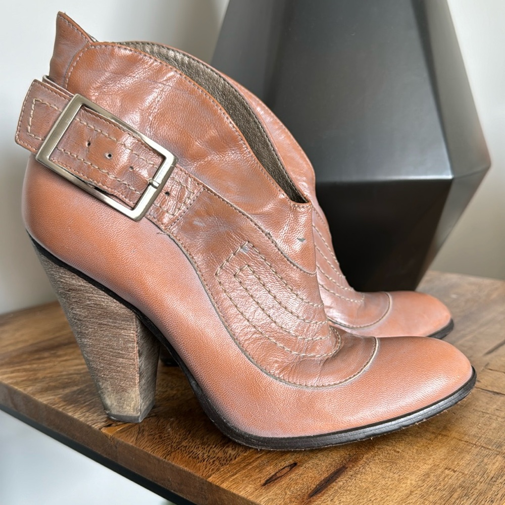 Carlos Santana leather booties women’s size 7 GUC